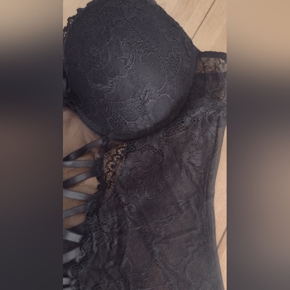 Black lace bustier - Picture 3 of 11
